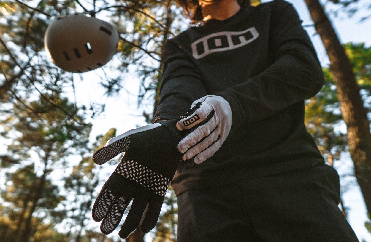 MTB Handschuhe ION Logo