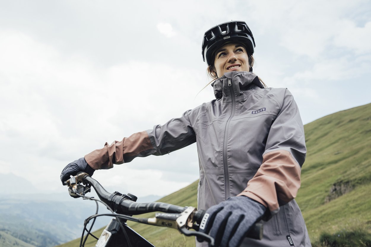 Giacca MTB modello Shelter 3L