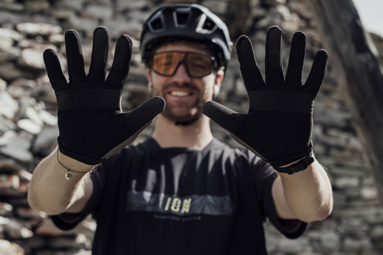 MTB Handschuhe ION Logo